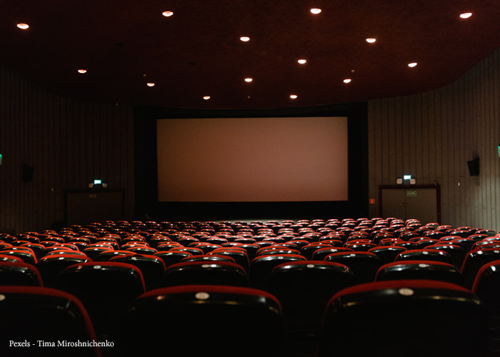 Sala de cinema sem publico.